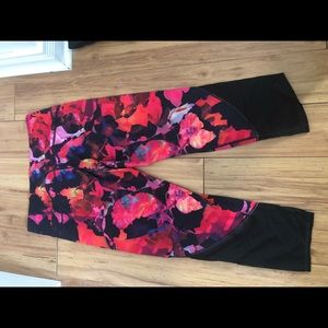 Athleta floral and black leggings women’s medium